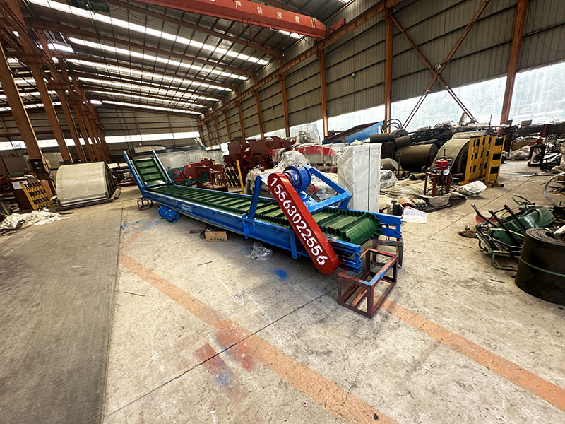 裙邊輸送機(jī)
